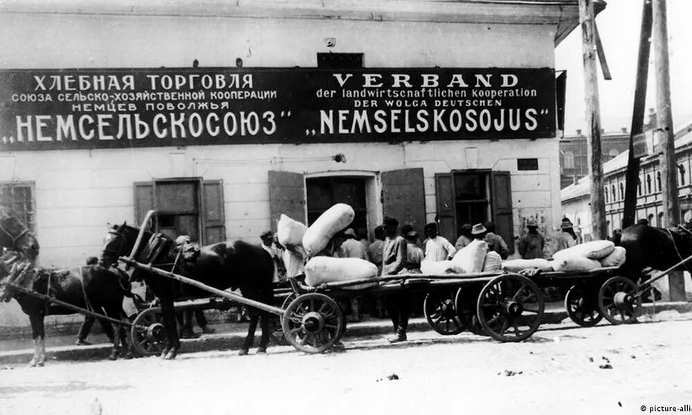 Немцы поволжья в сибири. Г. энгельс в республике немцев поволжья. автономная социалистическая советская республика немцев поволжья. немецкие колонисты в поволжье при екатерине 2.