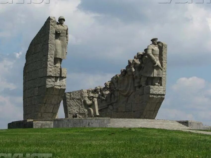 Самбек сегодня. Мемориал славы самбекские высоты. мемориал самбекские высоты таганрог. таганрог самбекские высоты музей. мемориал миус фронту в таганроге.