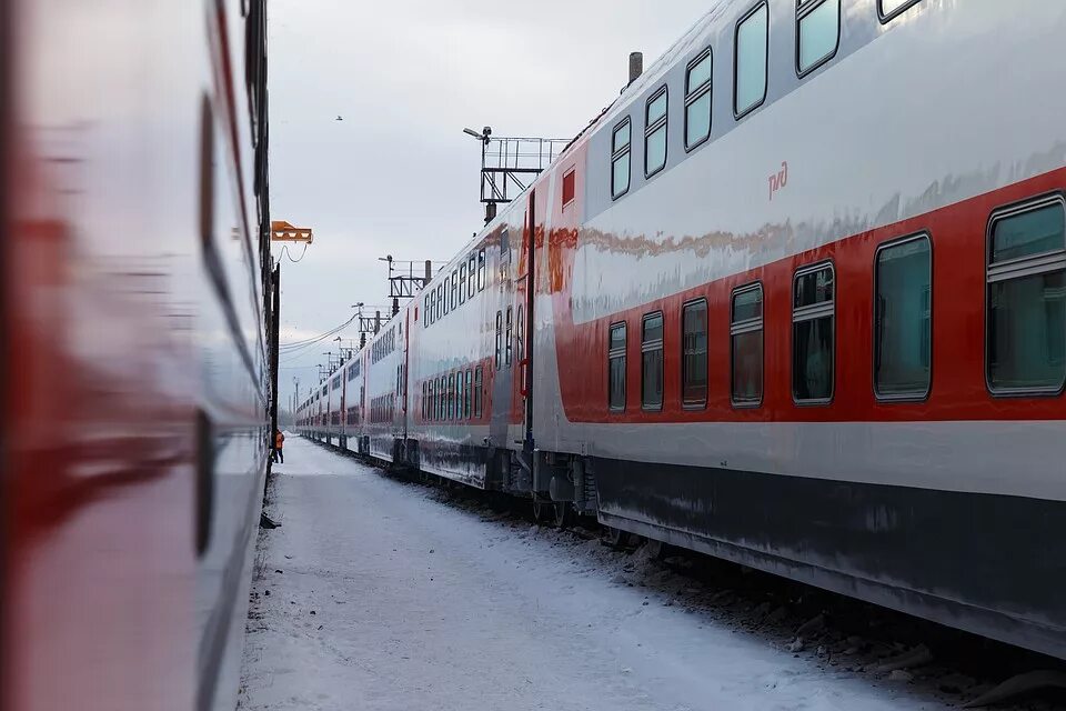 Новый поезд ижевск. Поезд Италмас Ижевск Москва. Двухэтажный поезд Ижевск Москва. Поезд Москва Казань. Поезд Ижевск-Санкт-Петербург.