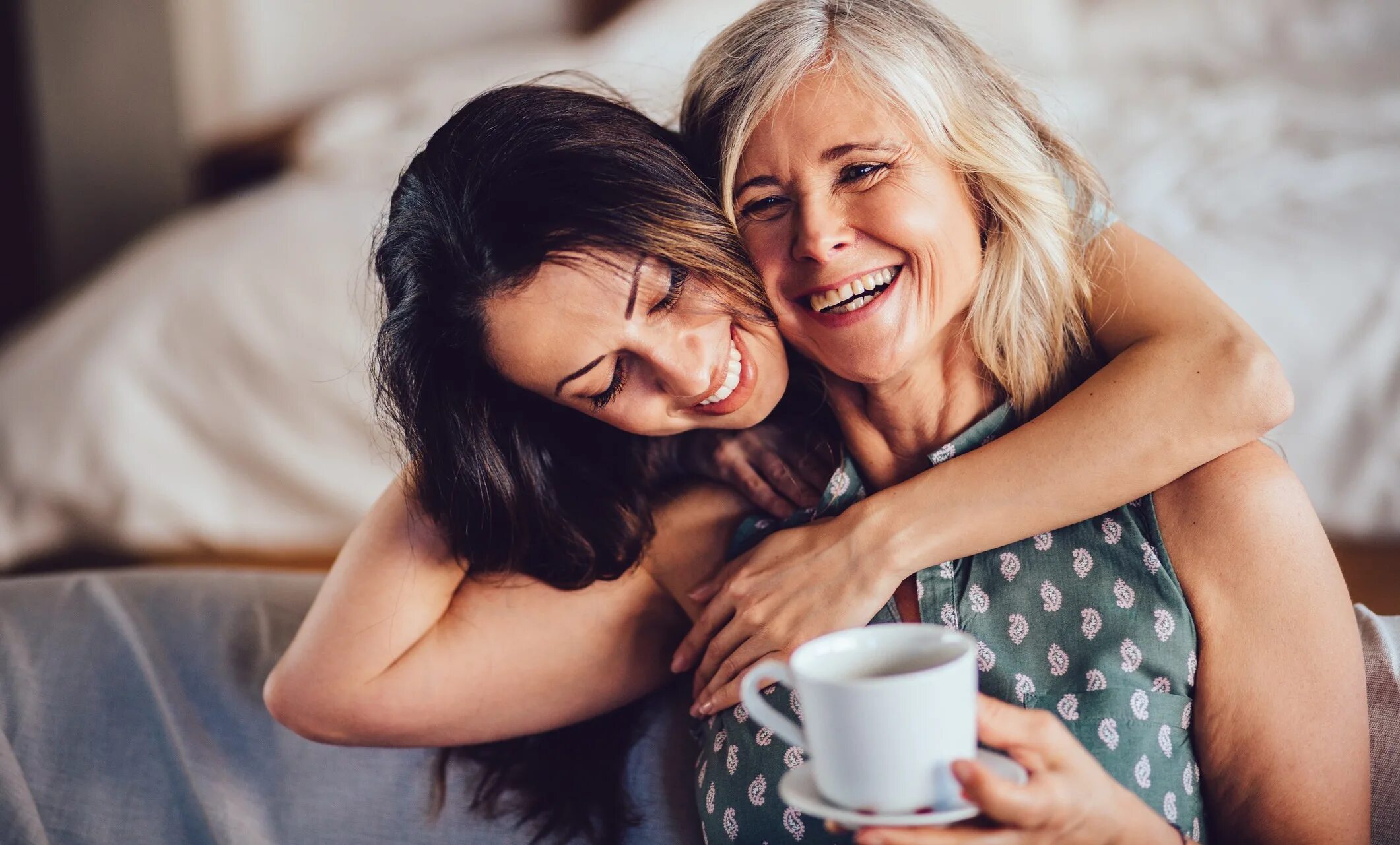 Хорошие отношения с мамой. Отношения женщина дочь. Фотосессия с мамой взрослая дочь. Мама и подросток. Общение со свекровью.