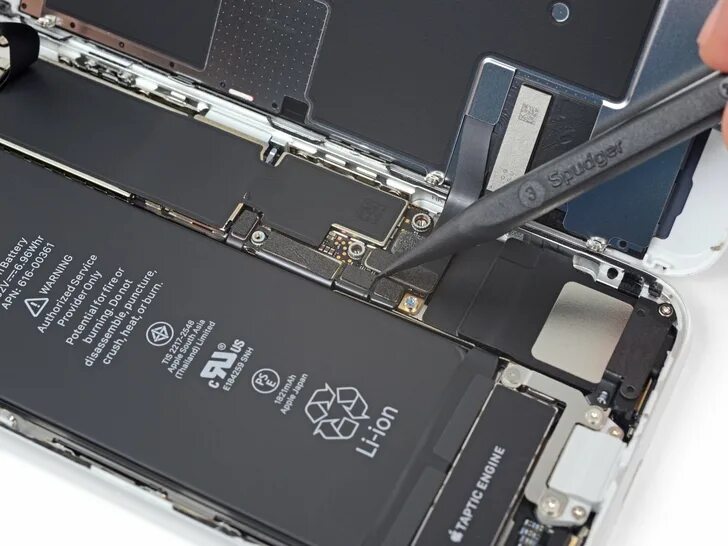 Как открыть айфон 8. Разъем аккумулятора iphone se 2025. iphone se 2025 taptic engine. начинка смартфона. айфон 8 в разборе.