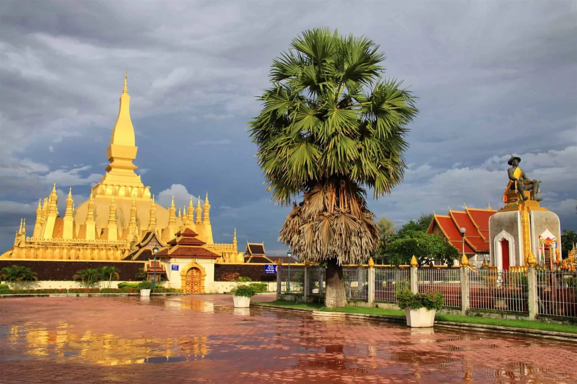 Лаос особенности страны. Лаос Вьентья́н. Юго-Восточная Азия Лаос. Лаос город Вьентьян. Лаос Вьентьян достопримечательности.
