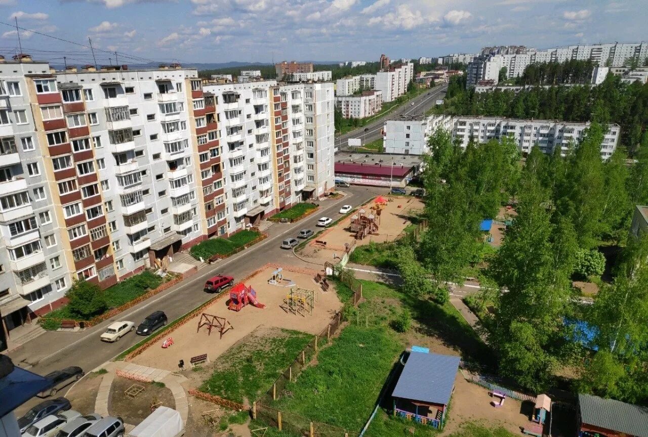 Купить квартиру в усть илимске комнатную. Усть Илимск 5 микрорайон. 13 Мкр Усть Илимск.