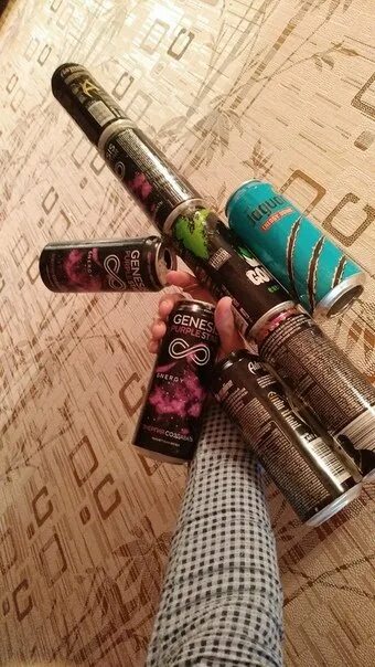автомат из банок энергетиков. как сделать автомат из банок. пистолет из банок энергетика. оружие из банок. ак 47 из банок энергетиков.