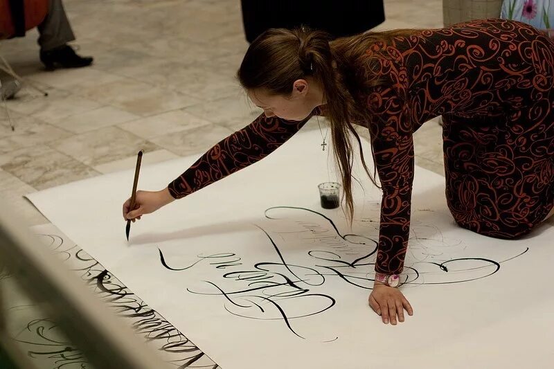 аполлинария мишина каллиграф. каллиграфия спб. каллиграфия в школе. курсы каллиграфии для взрослых. онлайн курс по каллиграфии.