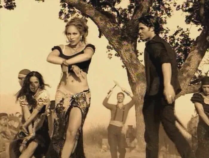 Дженифео допес клип цыган. Lopez ain't it funny. Jennifer lopez ain't it funny. Дженифер лопес айнт фанни. Дженнифер лопес цыганка.