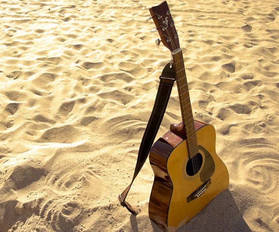 Музыка релакс гитара. Гитара и море. Гитара лето. Гитара на берегу моря. Гитара океан.