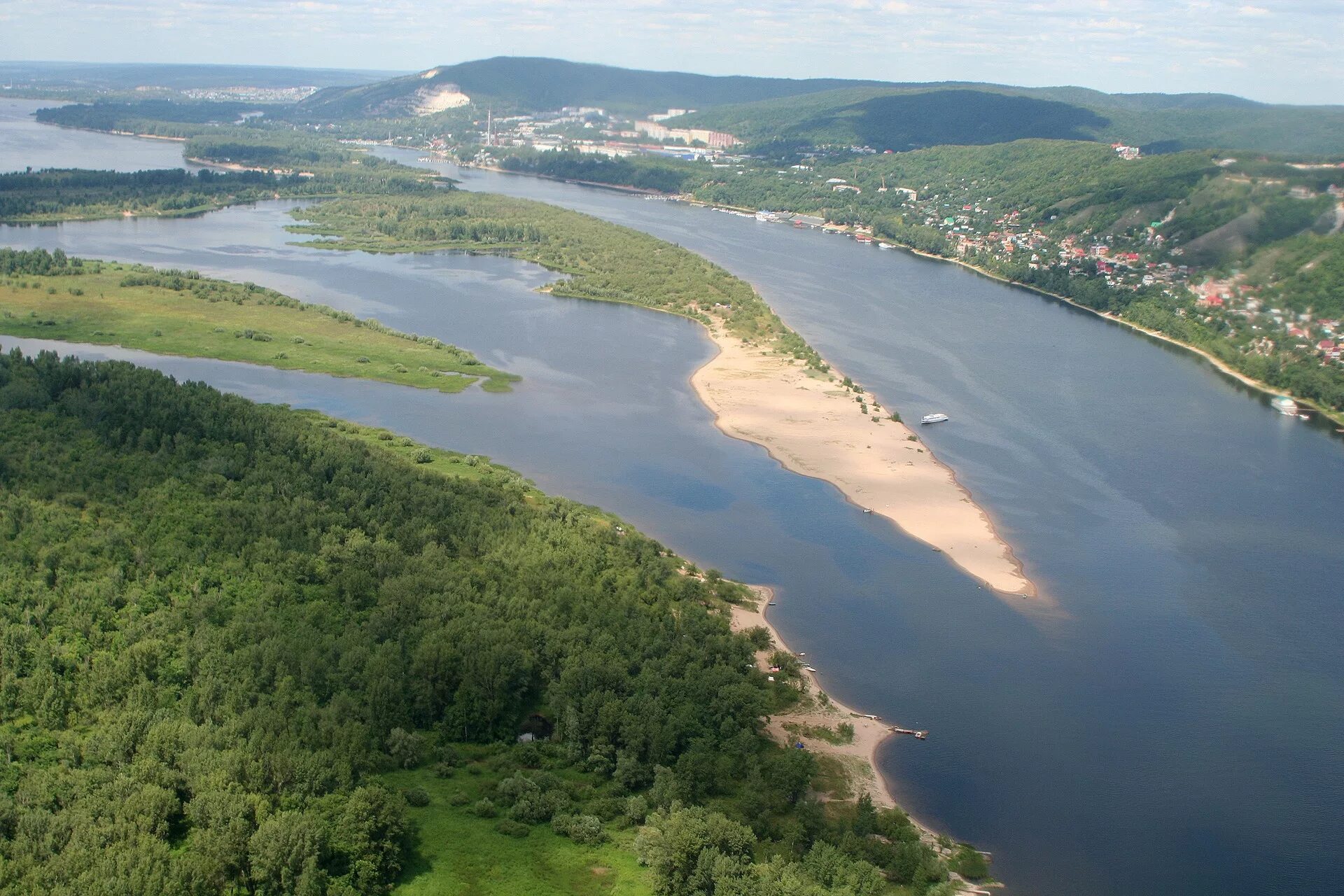 Вода в реке волга в самаре. Остров зелененький Самара. Волга Самара зелененький. Посёлок управленческий остров зелененький.