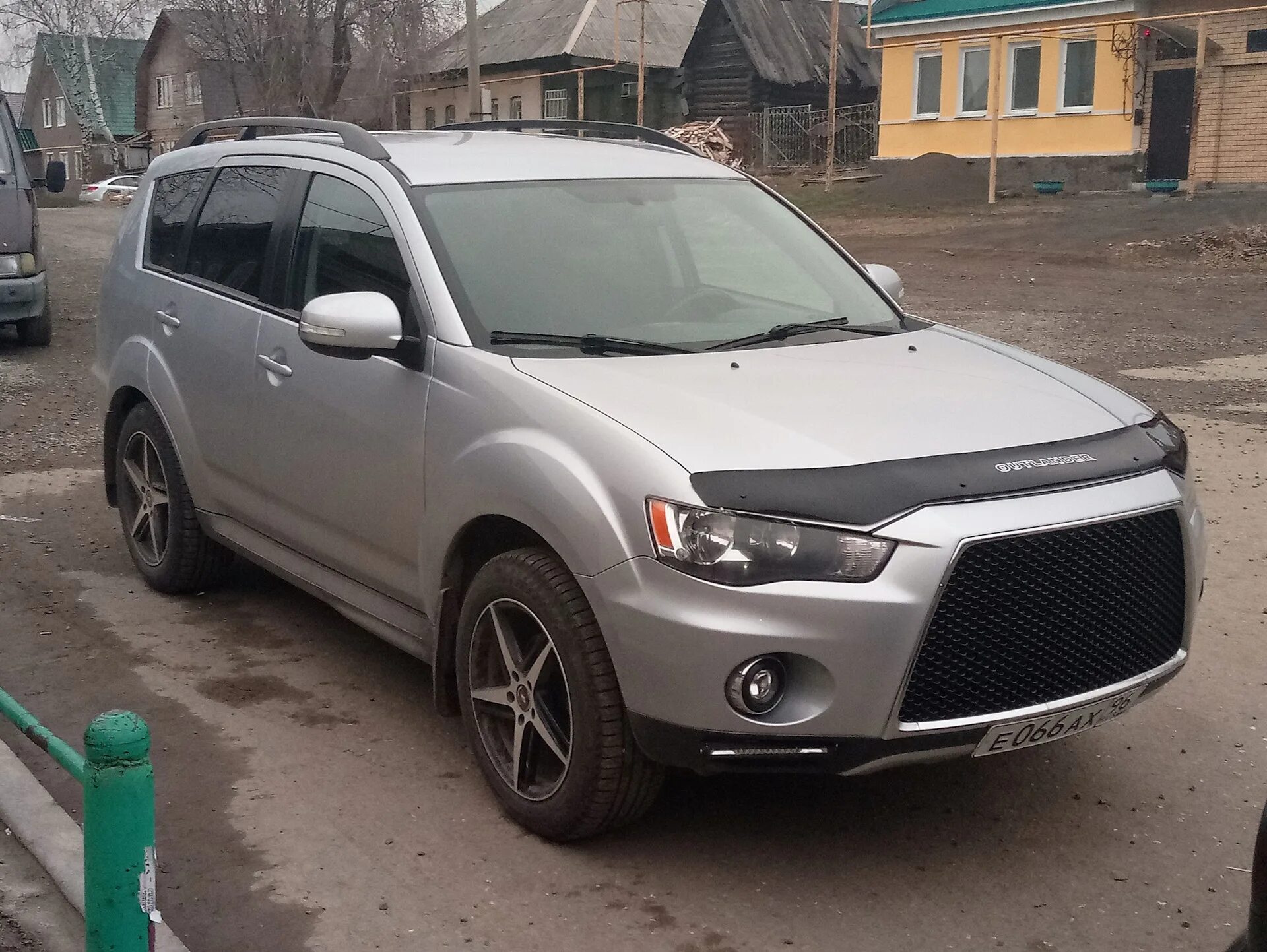 Мицубиси аутлендер хл 2.0. Аутлендер XL 2011. Mitsubishi Outlander XL 2011. Mitsubishi Outlander XL 2.0. Аутлендер 2008-2011.