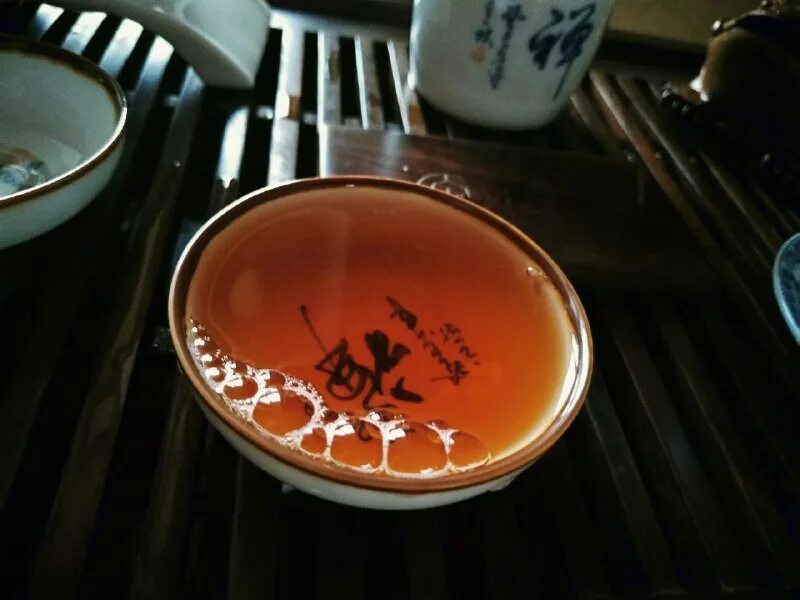 что пьют китайцы. китайцы пьют пиво. чайная церемония буддистов. гунфу ча церемония. что пьют китайцы.