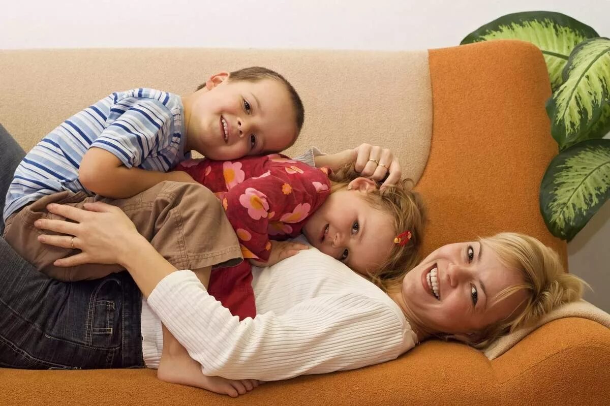 снится две мамы. новорожденные близнецы. снится две мамы. снится две мамы. снится две мамы.