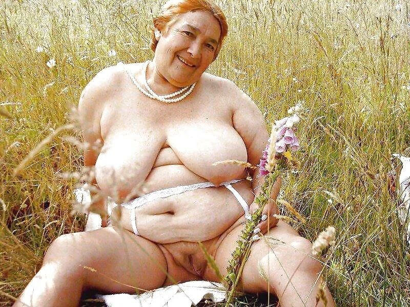 Голые Деревенские Бабки