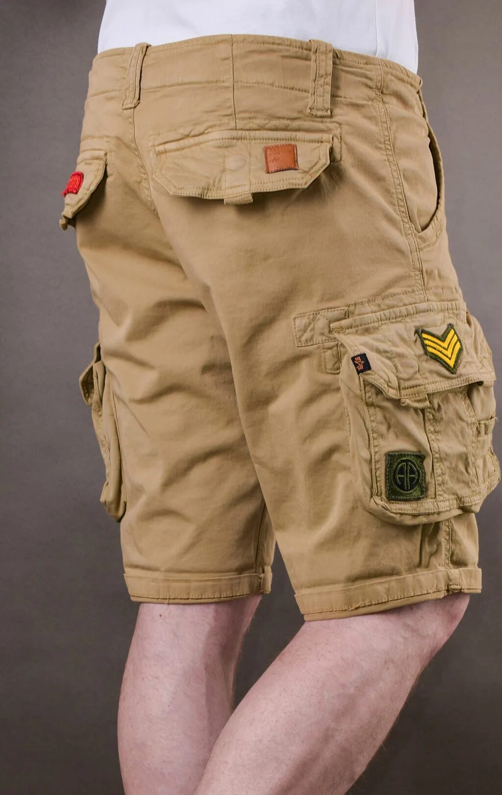 Шорты alpha. Шорты Alpha industries. Шорты Альфа Индастриз с пуговицами. Шорты Alpha industries Crew short Patch RBF Red. Где у шорт патч.