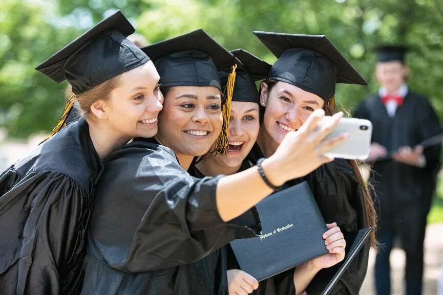 Обучение в магистратуре. Выпускник вуза. Postgraduate research. Студент магистр. Выпускная церемония.