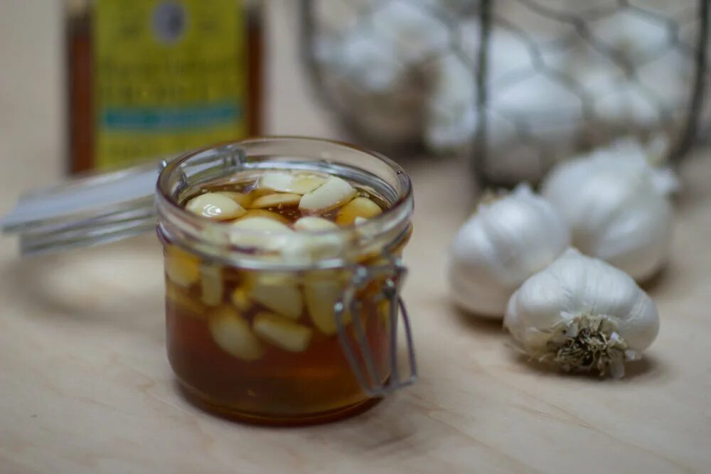 Чесночная настойка. Уксус и чеснок. Чесночное масло. Отвар чеснока. Как настаивать чеснок.