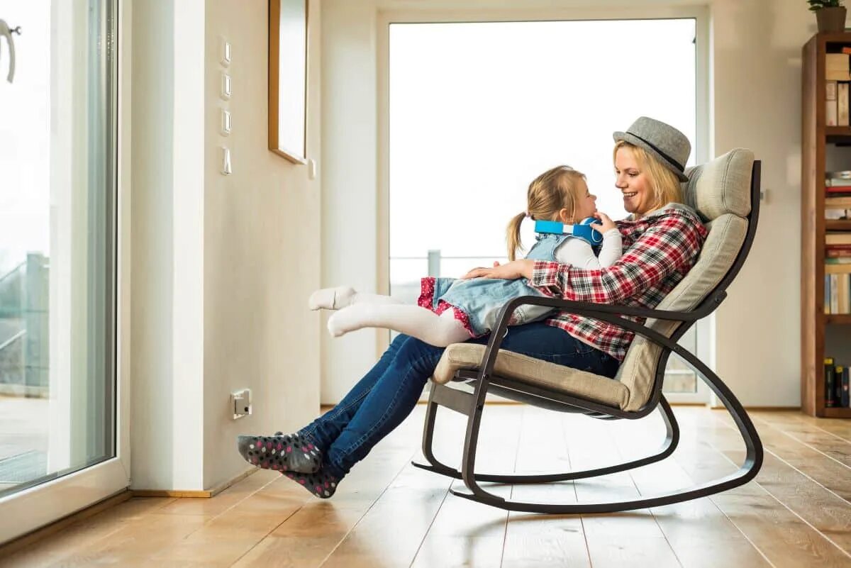 Baby car seat. Машина мама. Поездка с мамой на заднем сиденье. Девушка с ребенком на заднем сиденье. Мама сиденье.
