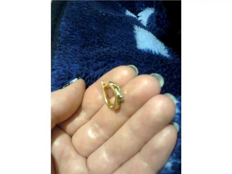 возврат ювелирных изделий закон. утерянные серьги. преимущества покупки ювелирного украшения. техника ломбард серебро. серьги с жемчугом на ушах.