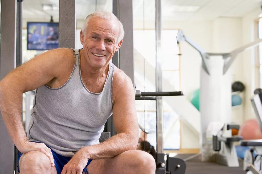 Здоровье мужчины в 60. Спортивный мужчина 50 лет. Спортивный мужчина средних лет. Здоровый пожилой мужчина. Пожилой мужчина в отличной физической форме.