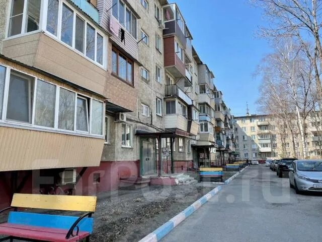 Купить квартиру в уссурийске 2 х. Комсомольская 55 Уссурийск. Комсомольская 55. Агентства недвижимости в Уссурийске на улице Комсомольская. Фарпост Уссурийск недвижимость.