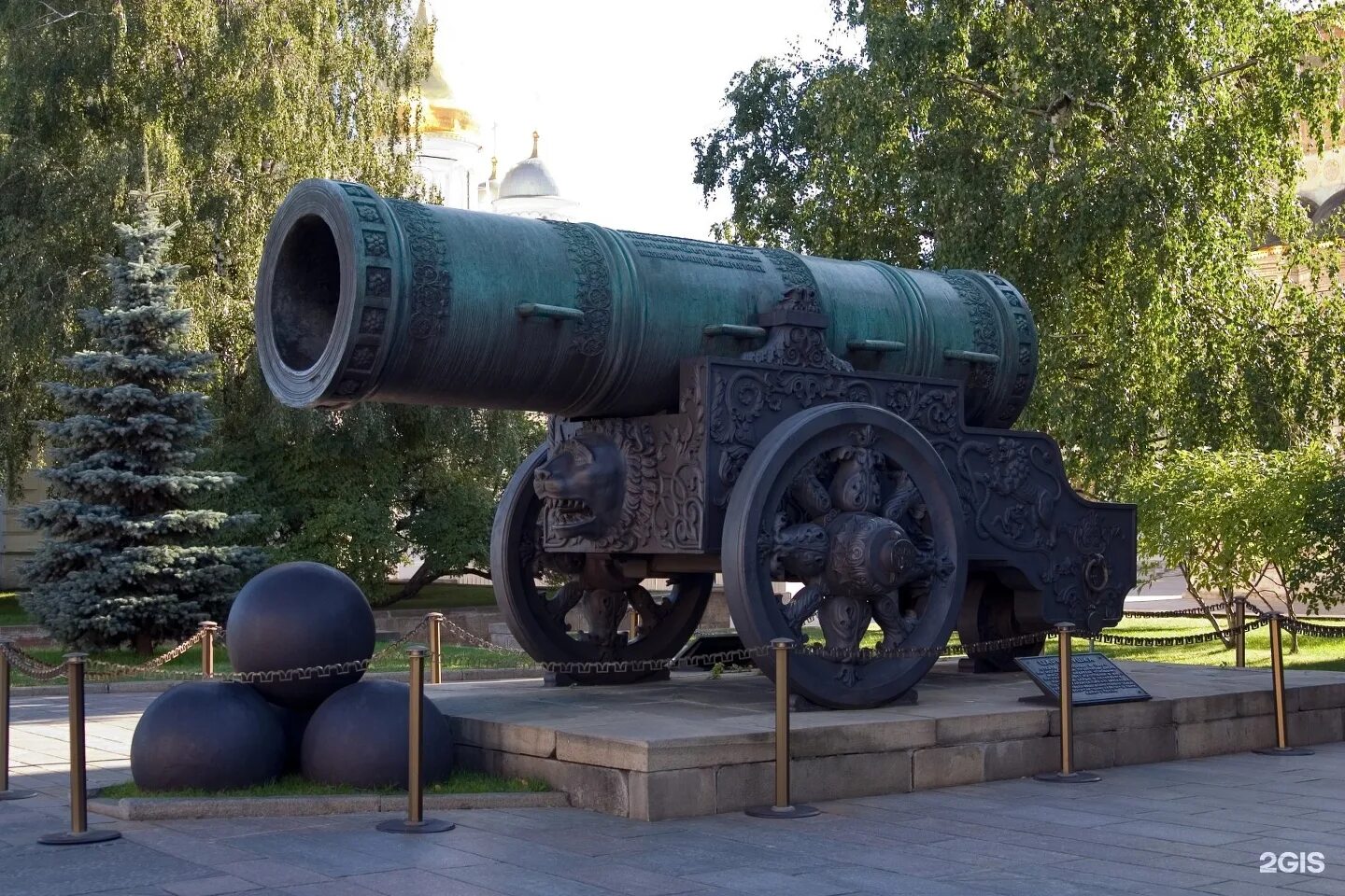 Какой памятник культуры создал чохов. Царь пушка в Москве. Царь пушка 16 век.