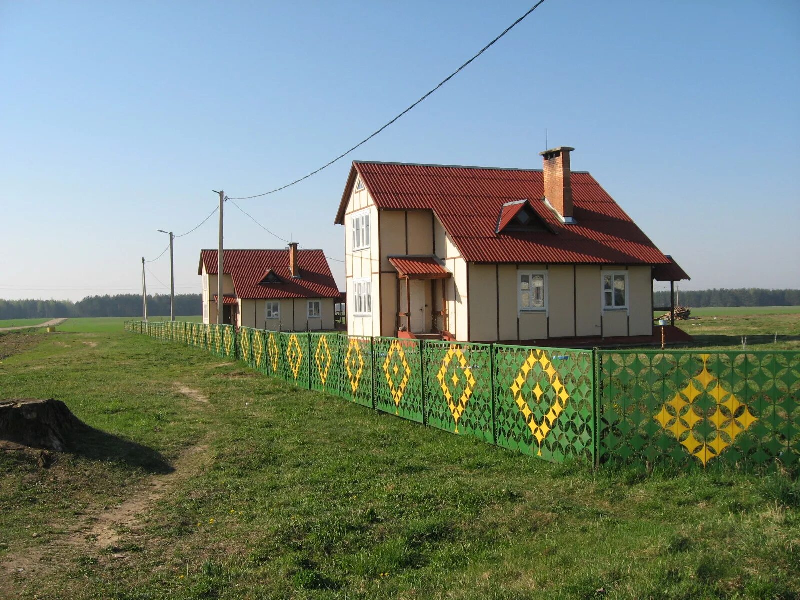 Агрогородок в Белоруссии. Агрогородок дом в Белоруссии. Агрогородок Новоселки Кобринский район. Современная деревня.