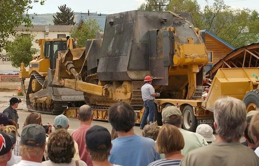 Тракторно бульдозерная техника. Марвин хинмаенр бульдозер. Катерпиллер мини гусеницах трактор. Sluban бульдозер. Катерпиллер бульдозер.