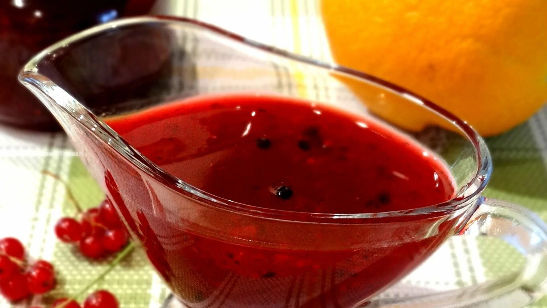 вишнёвый чатни. соус из смородины к мясу. соус красный смородиновый. соус черносмородиновый. смородиновый соус к мясу.