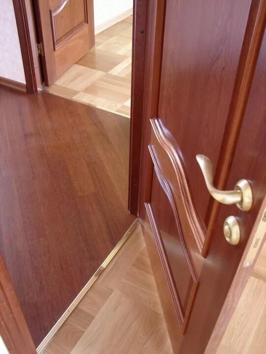 Установка двери в ванную комнату: пошаговая инструкция, с порогом и без