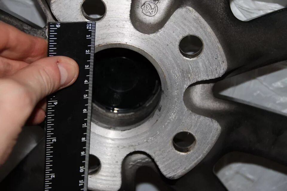 Докатка расшифровка маркировки. Как узнать разболтовку диска. Разболтовка джампер r15. Как узнать разболтовку диска. Как правильно измерить сверловку диска 4 отверстия.