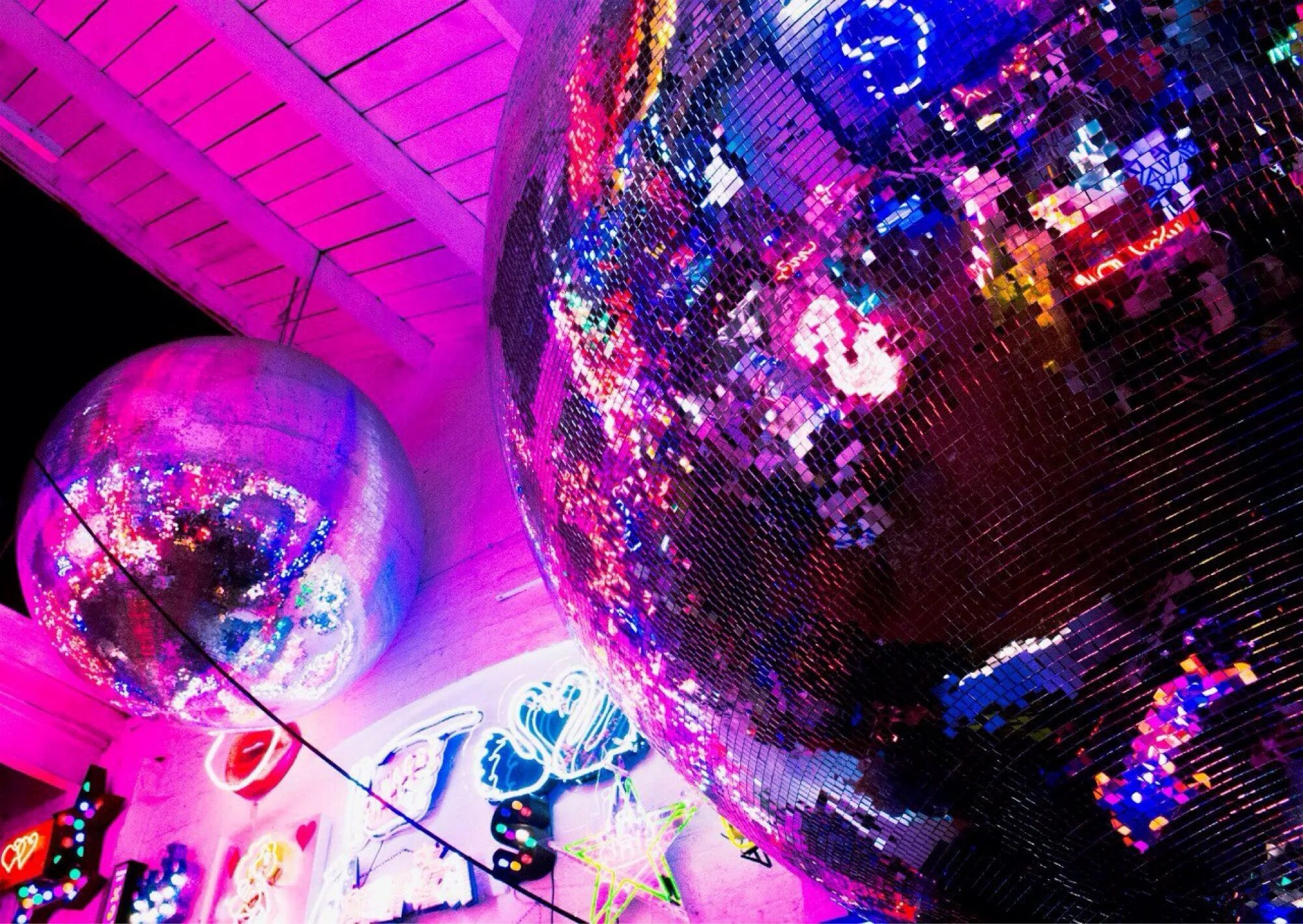 дискотечный шар цветной. шар зеркальный nightsun sn005. диско шар 90. фон в стиле диско. Disco cone take.