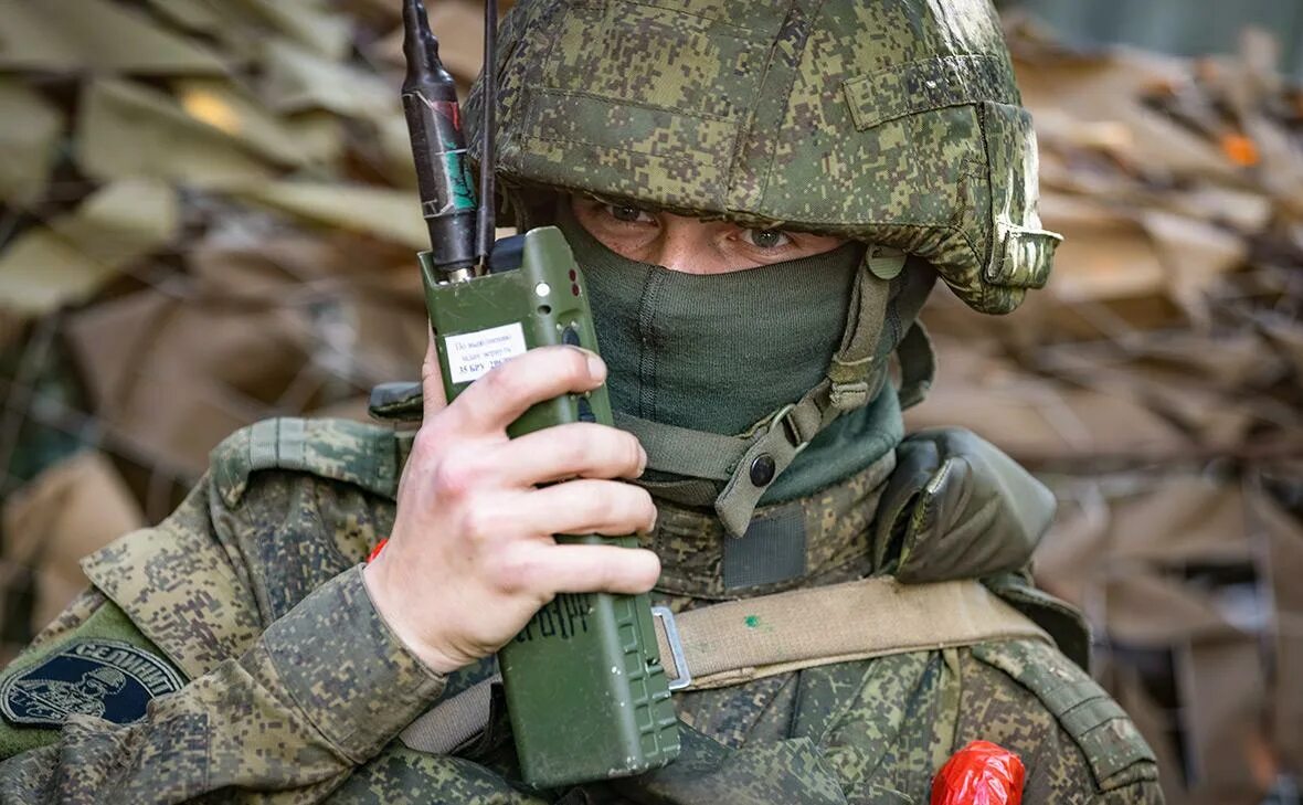 Военное нападение россии. Солдаты России на Украине. Оружие русского спецназа. Оружие разведчика. Экипировка солдата Российской армии 2022.