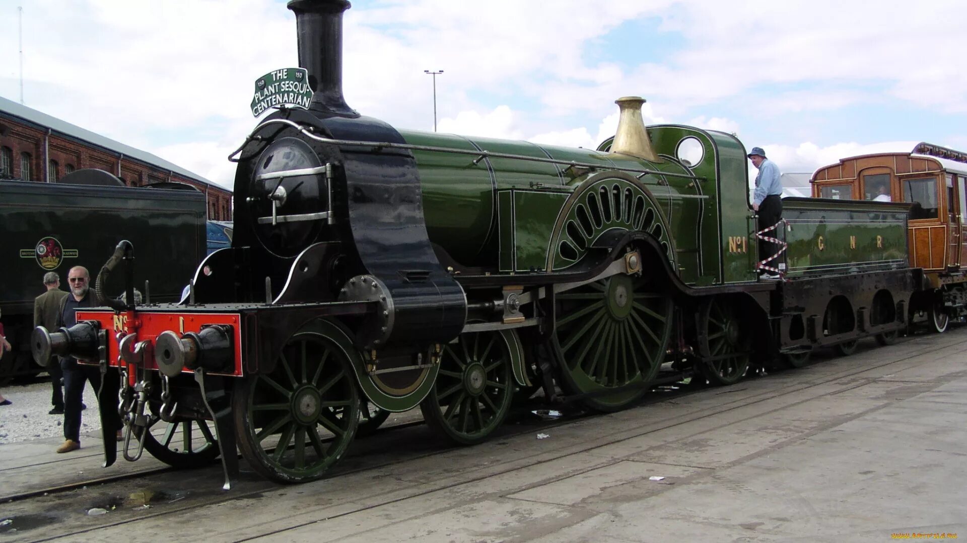 Паровозы кратко. Паровоз GNR 4 2 2. Первый паровой Локомотив Великобритания. GNR Stirling 4-2-2. Паровозы Англии 19 века.