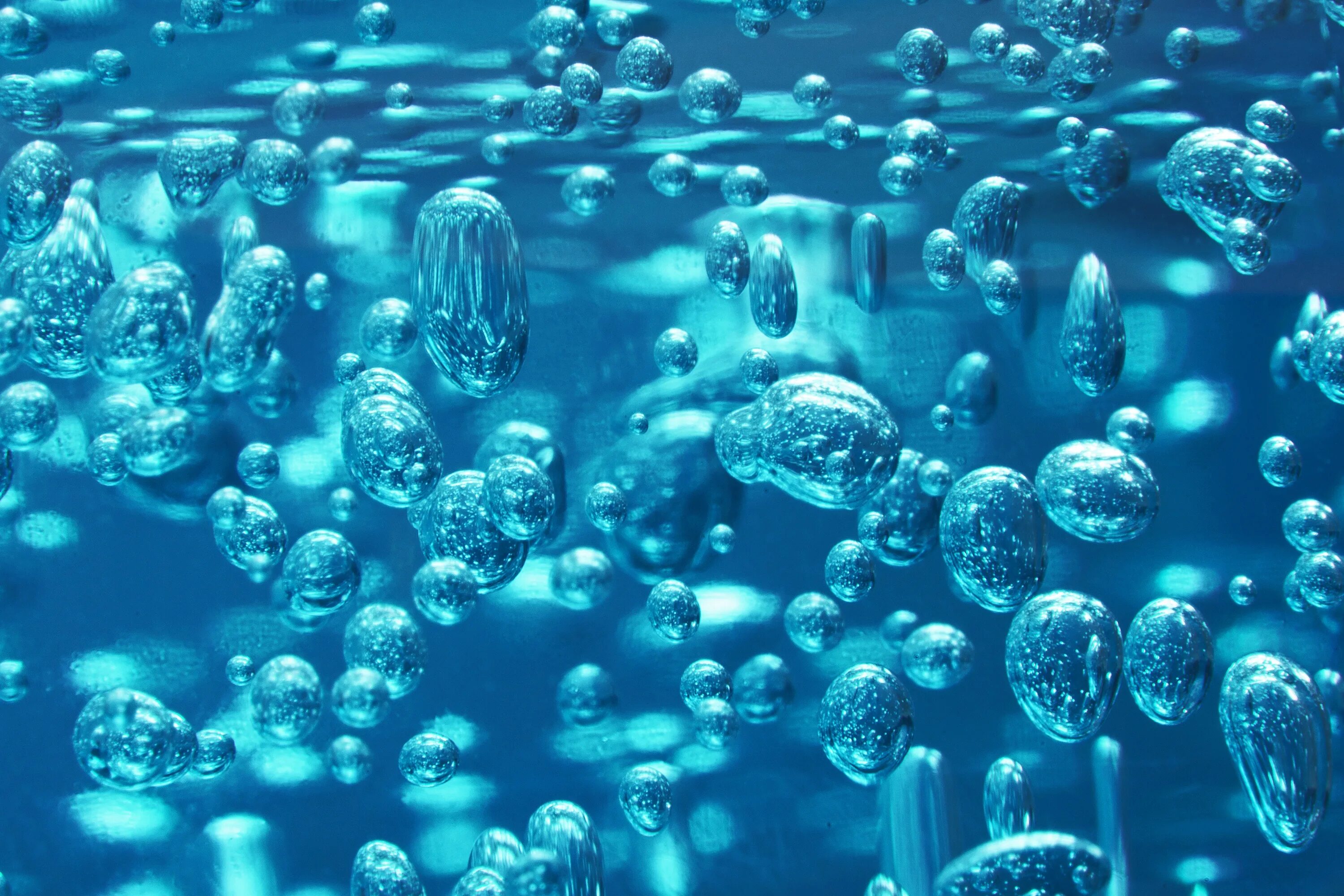 В воде много кислорода. Пузырьки в воде. Пузыри под водой. Водяной пузырь. Вода фон.