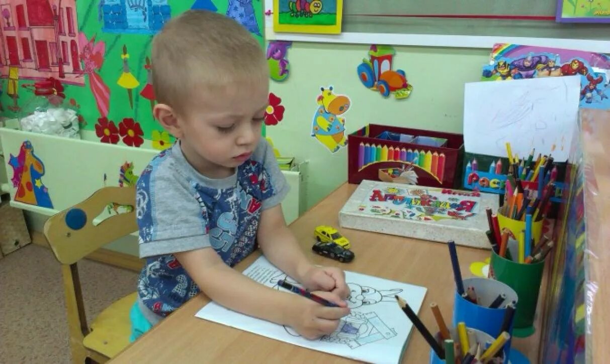 Деятельность детей в доу. Изо для дошкольников. Арт терапия для детей. Изо для дошкольников. Творческие занятия для малышей.