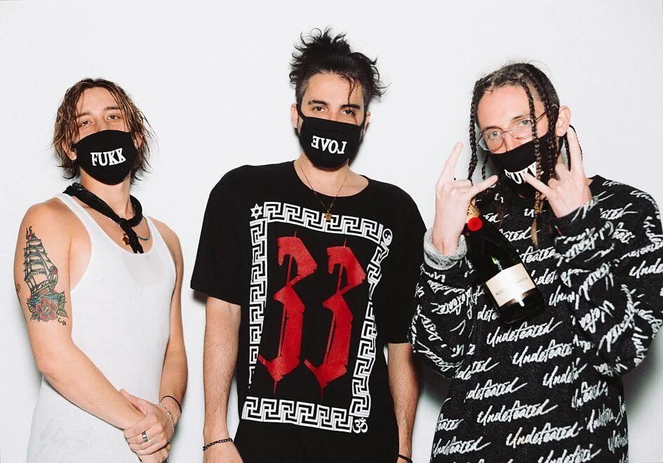 Chase atlantic smesha. Энтони кристиан chase atlantic. chase atlantic певец. chase atlantic участники. chase atlantic фото.