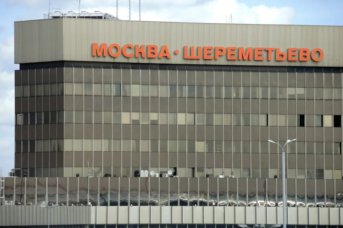 Терминал ф шереметьево. Терминал ф шереметьево. Московский аэропорт шереметьево. Аэропорт шереметьево снаружи. Здание шереметьево 2.