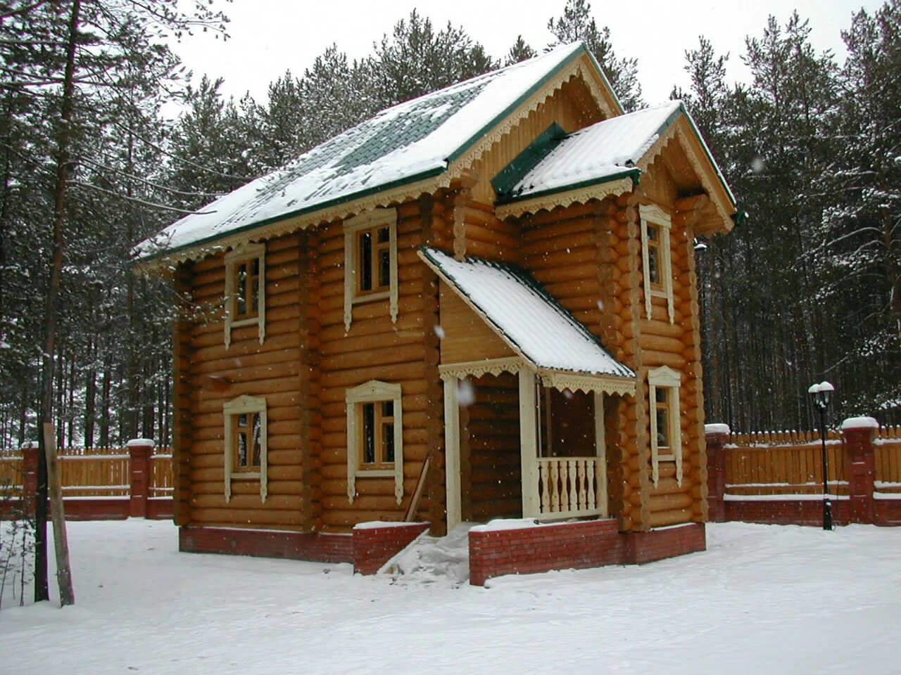 Дом срубов пермь. Уральский лес соликамск. экодом соликамск. дом из северного леса. дом на урале деревянный.