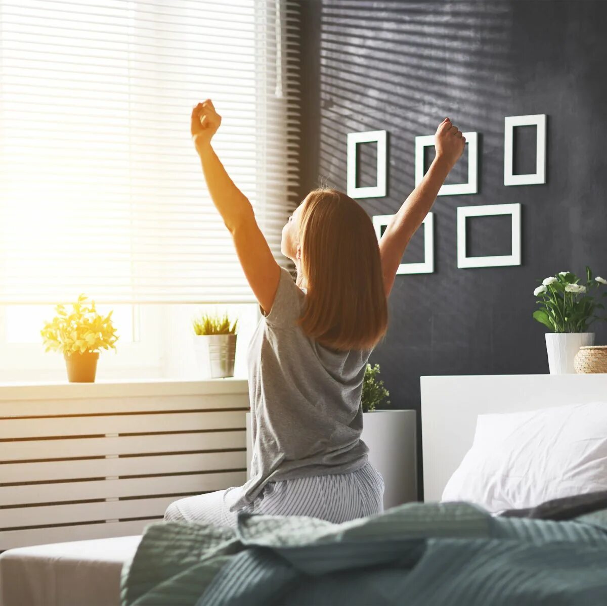 Стихотворение если это осталось то что же ушло. Успех приходит к тем кто рано встает. Девушка проснулась. Девушка проснулась. Кот будит рано утром.