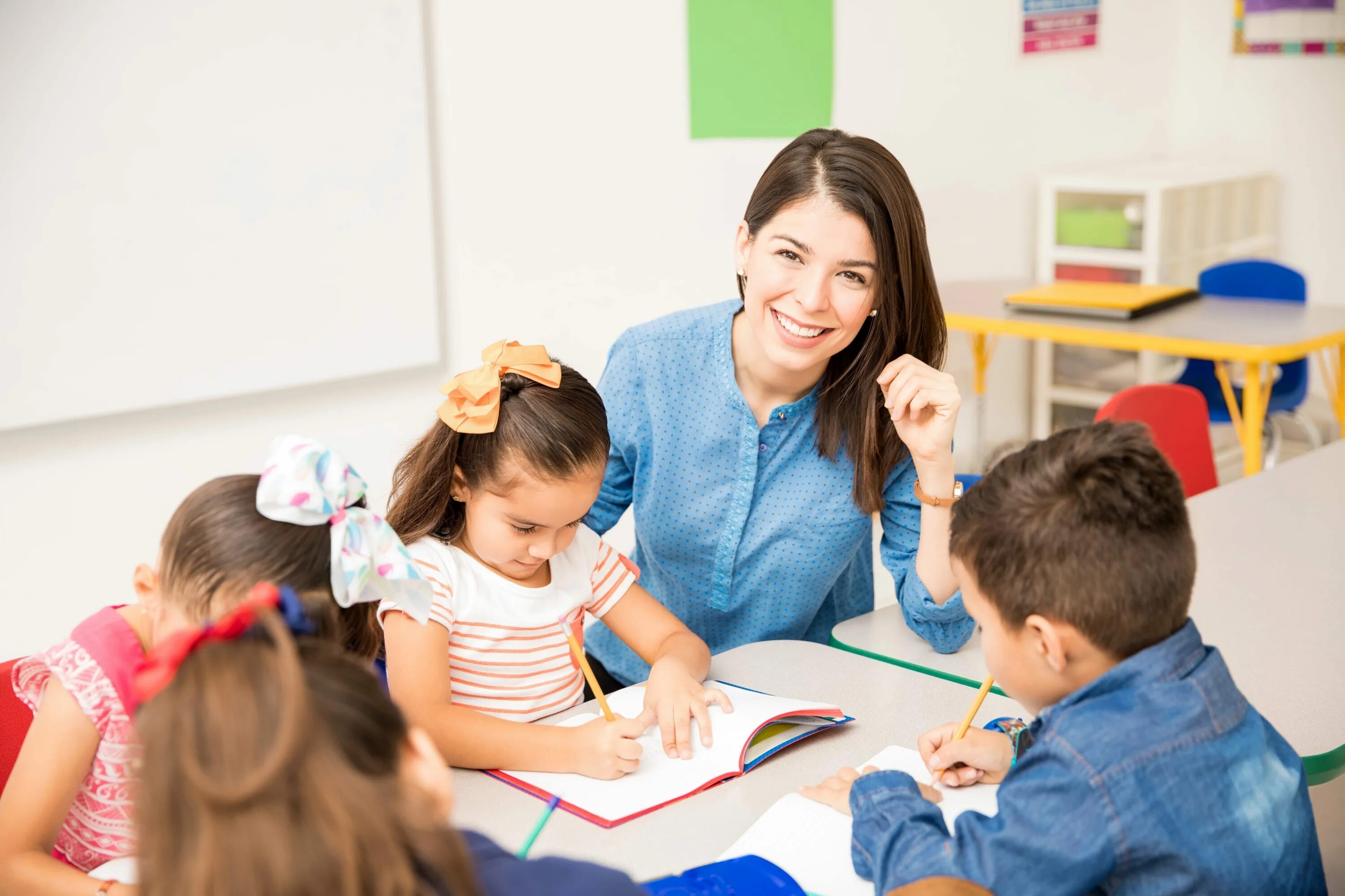 Preschool teachers. Педагог и дошкольник. Дошкольное образование. Воспитатель с детьми. Педагогика дошкольного образования.