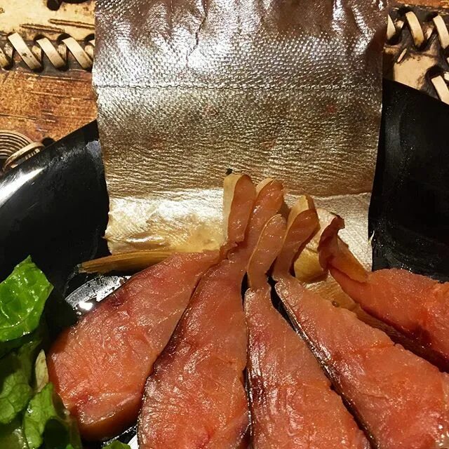 Голец горячего копчения. Голец холодного копчения. Чавыча холодного копчения. Голец рыба копченая. Копчение гольца.