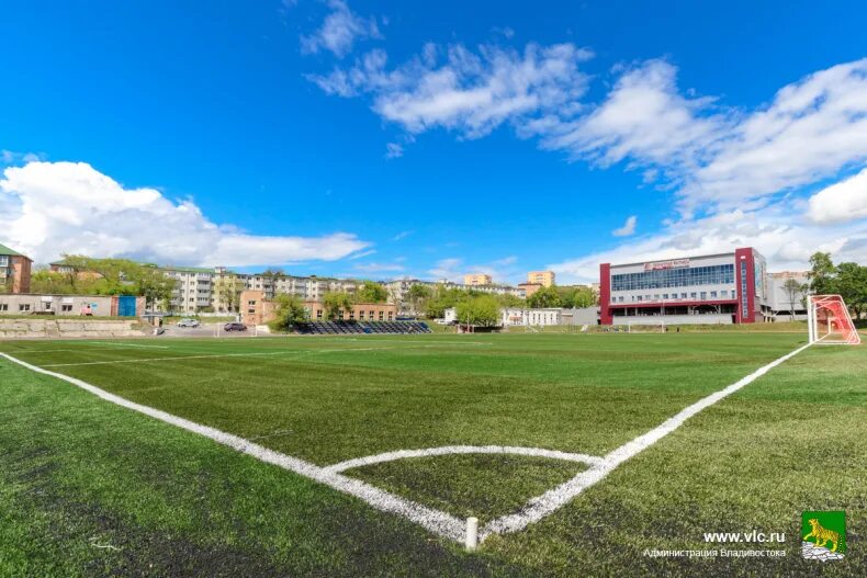 Стадион строитель селятино. Стадион торпедо мытищи. Футбольное поле селятино. Стадион селятино. Стадион авангард владивосток.