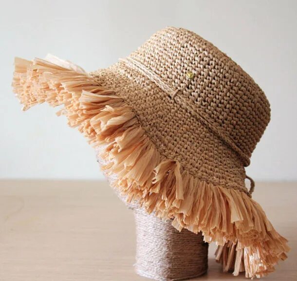 шляпа с бахромой. шляпа с бахромой. шляпа с бахромой. шляпа с длинной бахромой. пляжная шляпа с бахромой по краям как носить.