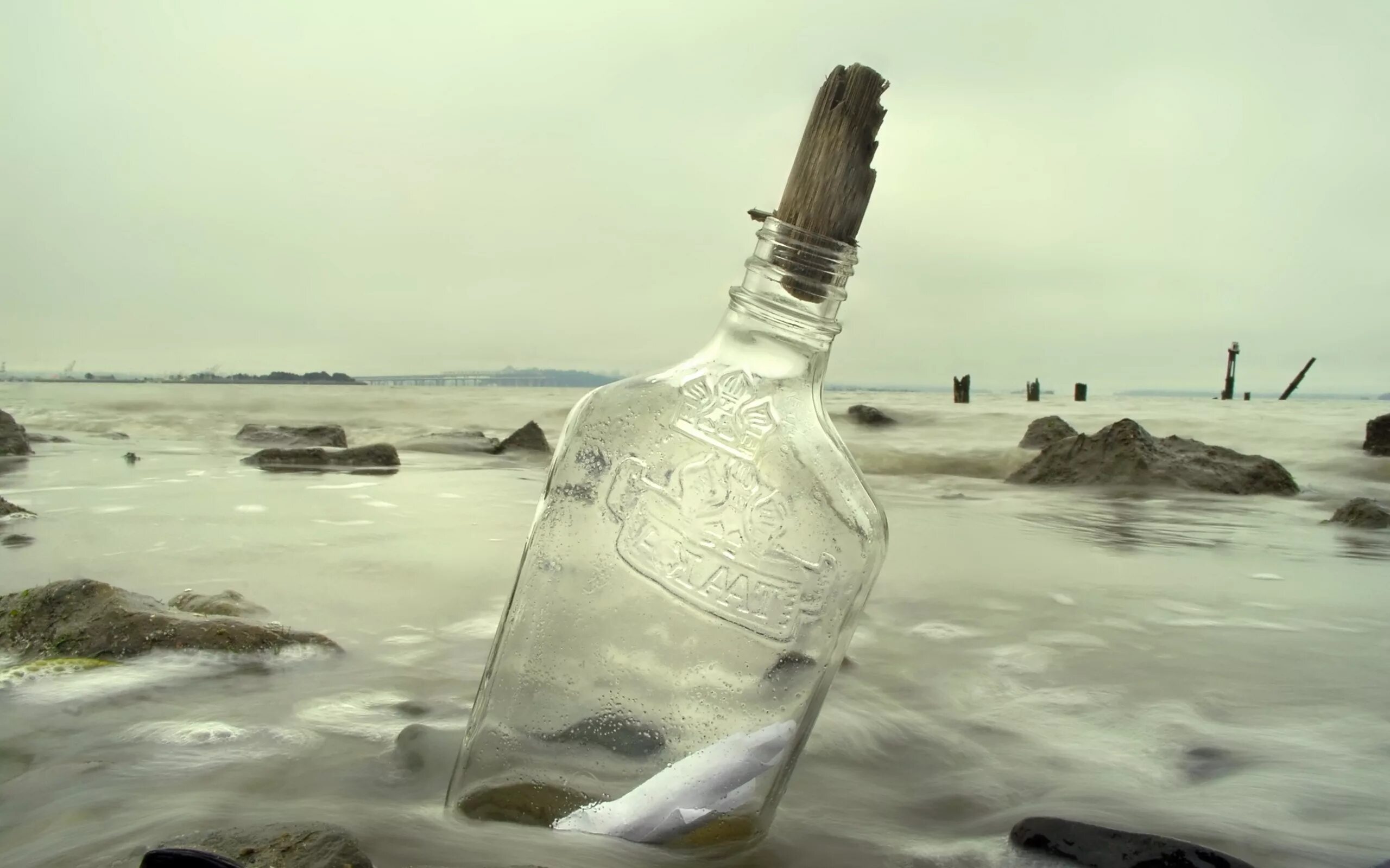 Воды а6. Бутылка с запиской. Море в бутылке. Бутылка в океане. Бутылка с посланием красивая.