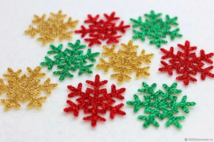 новогодние снежинки из фоамирана. елочная игрушка из фоамирана глиттерного снежинка. снежинки из фоамирана. снежинки из блестящего фоамирана своими руками. елочная игрушка из фоамирана глиттерного снежинка.