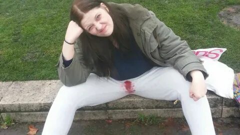 Қожайын құлдың шарларын теуіп, әтешін сауады.