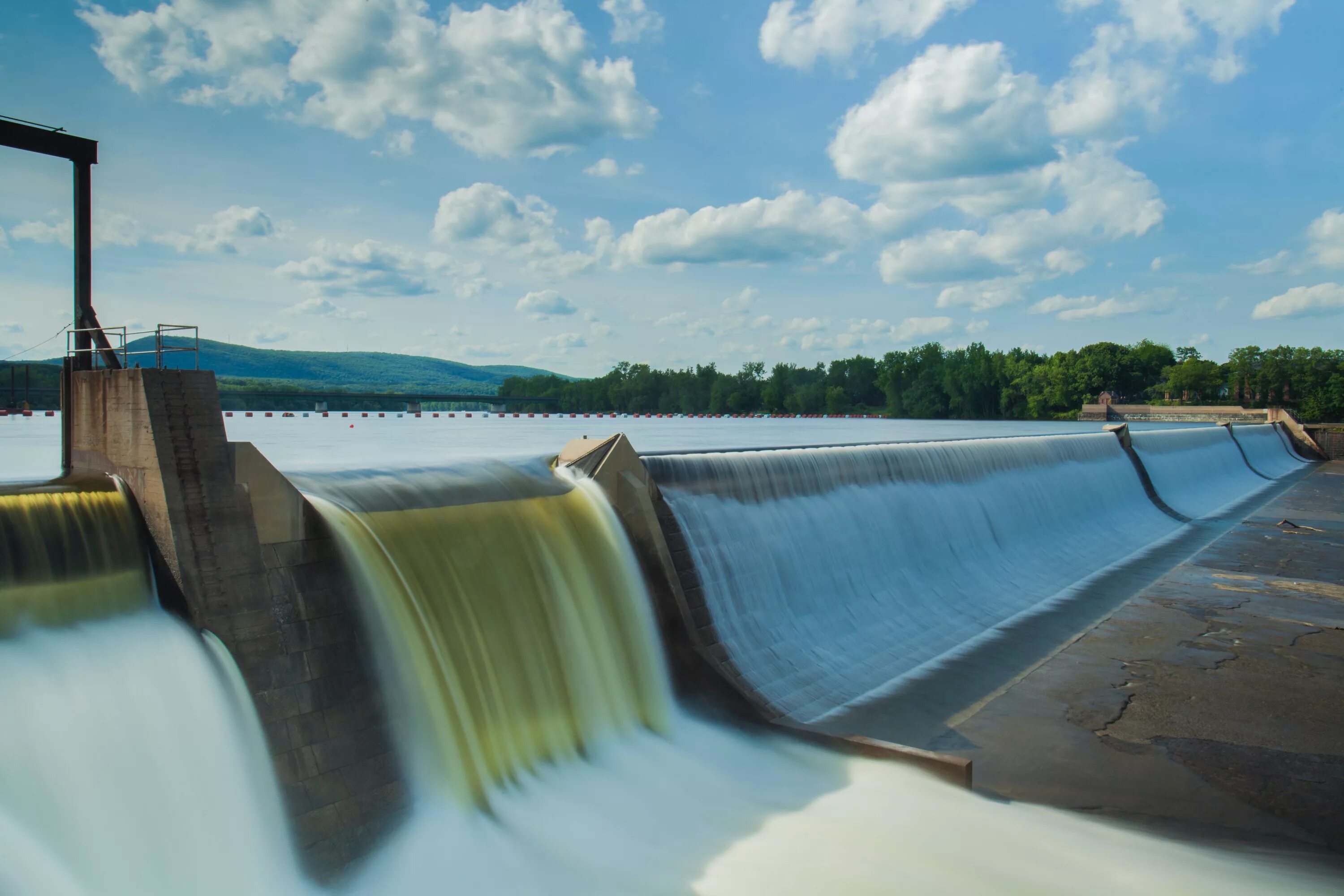 На каких реках построены гидроэлектростанции. Гидроэнергия гидроэлектростанция. Плотина Итайпу. ГЭС вода энергия. Гидроэнергия и энергия воды.