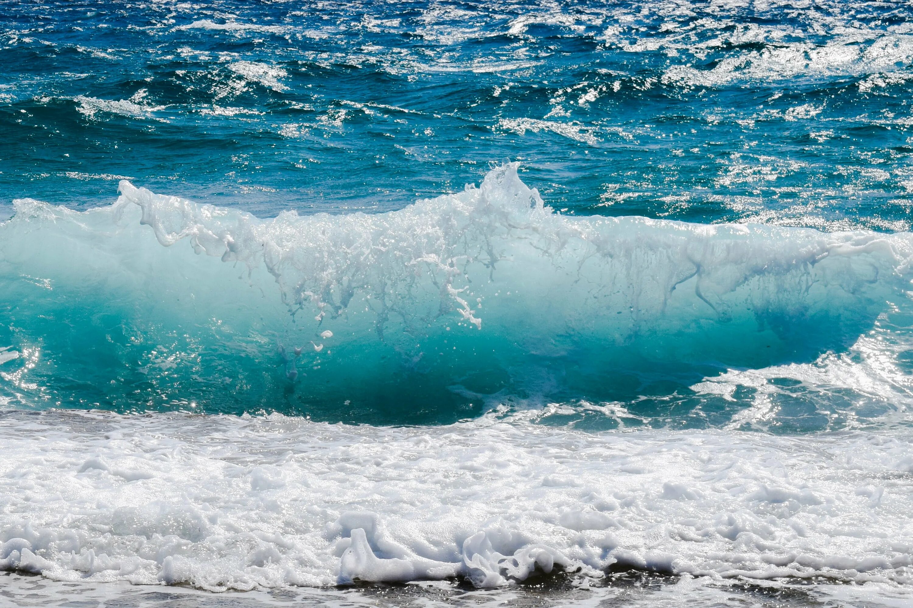 Морская вода запах. Море. Морская волна. Волны на воде. Морская вода.