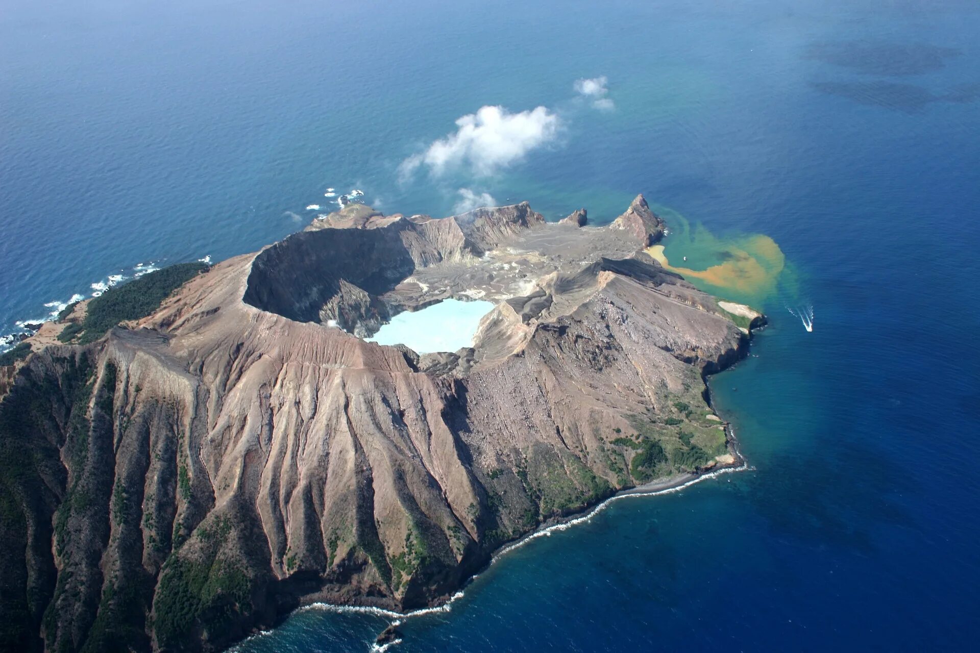 Open island. Вулкан Уайт-Айленд. Остров Вулкано. Новая Зеландия тихий океан. Остров Аогашима.