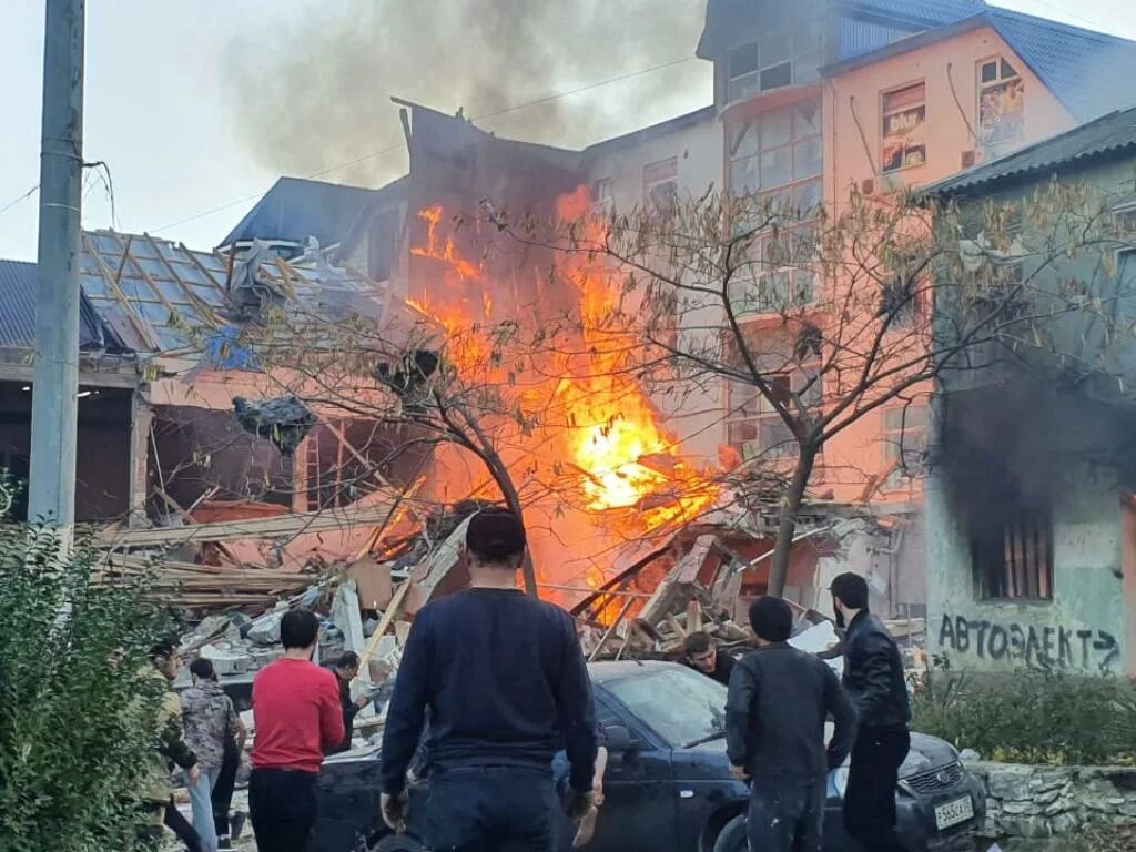 Взрыв газовый в Махачкале. Взрыв газа в Махачкале 2001. Взрыв здания. В Махачкале взорвался дом. Туту махачкала