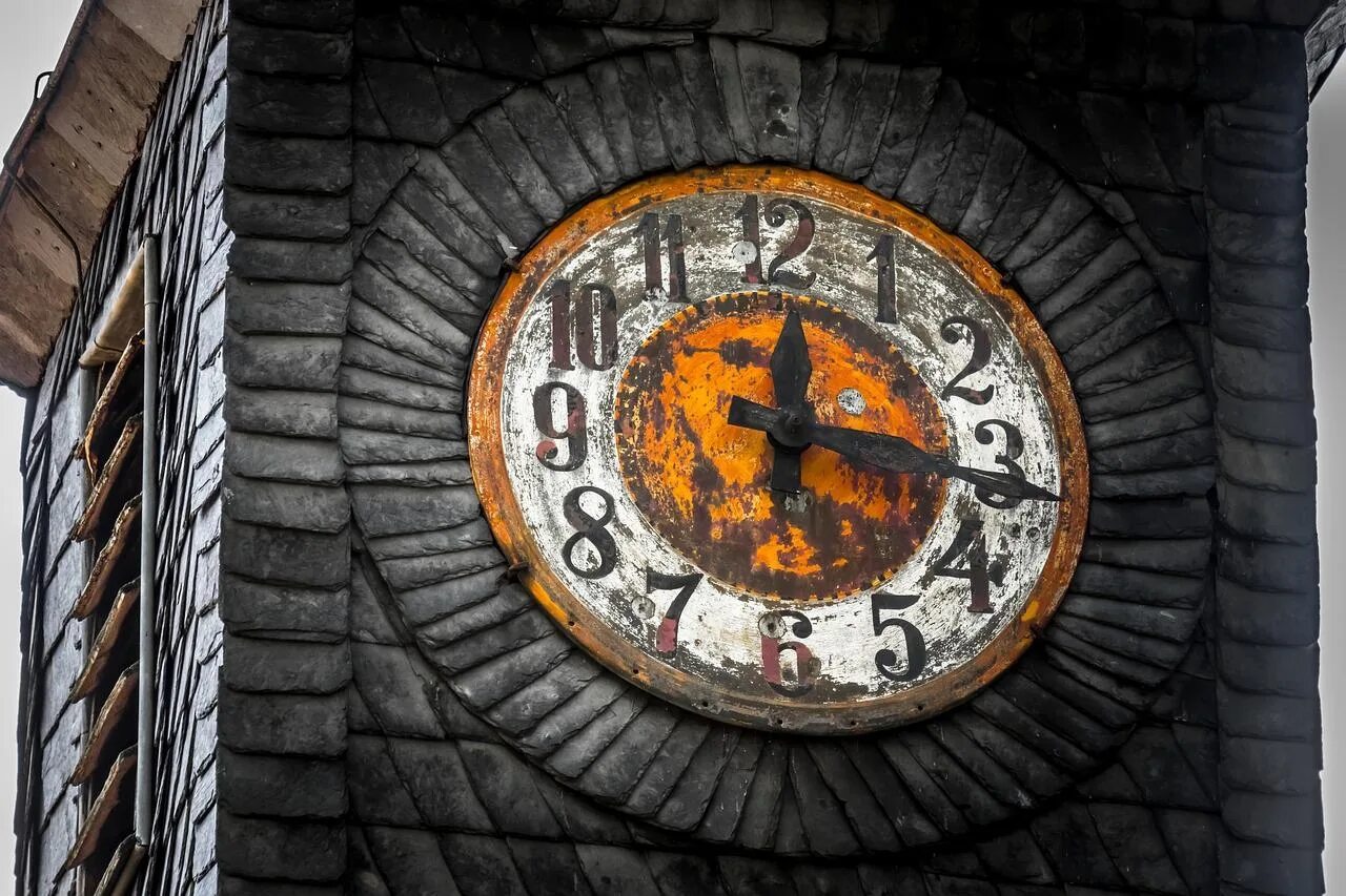 пражский орлой. башенные часы кафедральный собор солсбери. старинные башенные часы. башенные часы кафедральный собор солсбери. башня орлой прага.